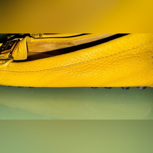 Tory Burch Kendrick Yellow Pebbled-Leather Loafers - Picture 8 of 9